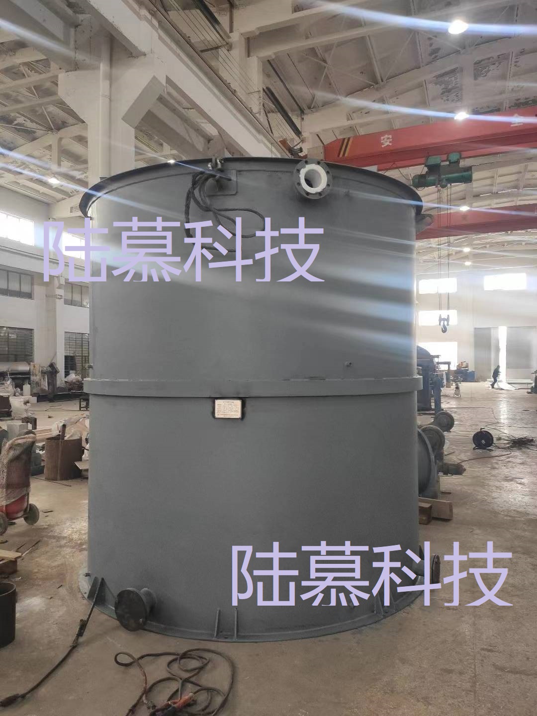 对于大型储罐,采用衬胶处理,与介质接触区域(过流部分)采用特氟龙,PFA,PVDF等耐腐蚀材料。